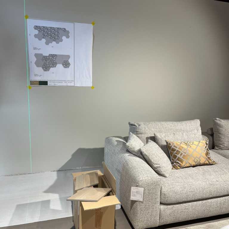 proces instalacji drewnianych paneli