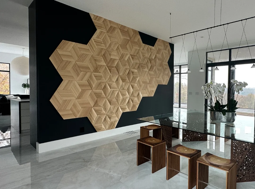 Nowoczesny salon z dekoracyjnymi panelami ściennymi z jesionu