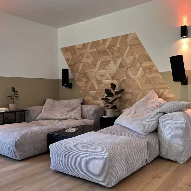 Nowoczesne wnętrze z ukośną drewnianą ścianą z paneli w strefie wypoczynku