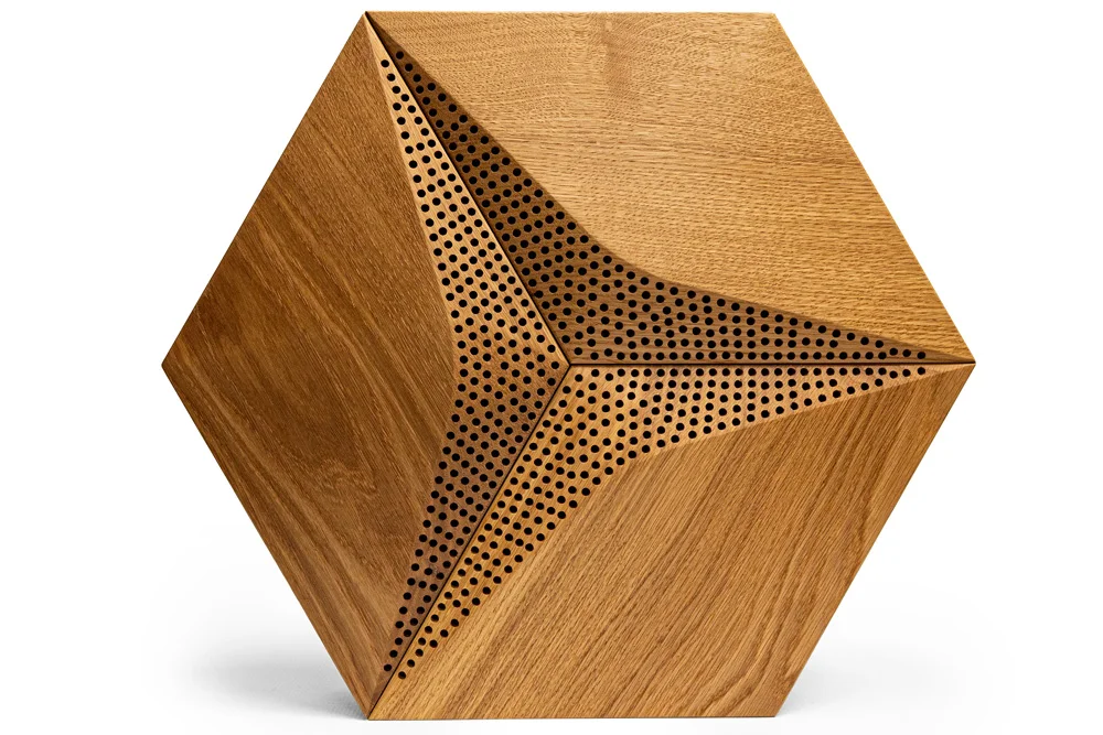 Dębowy panel akustyczny w formie heksagonu – do wnętrz