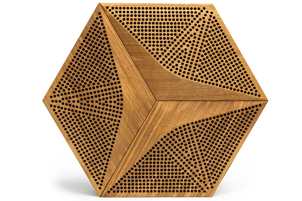 Panel akustyczny z naturalnego dębu w formie heksagonu – dekoracja ścienna