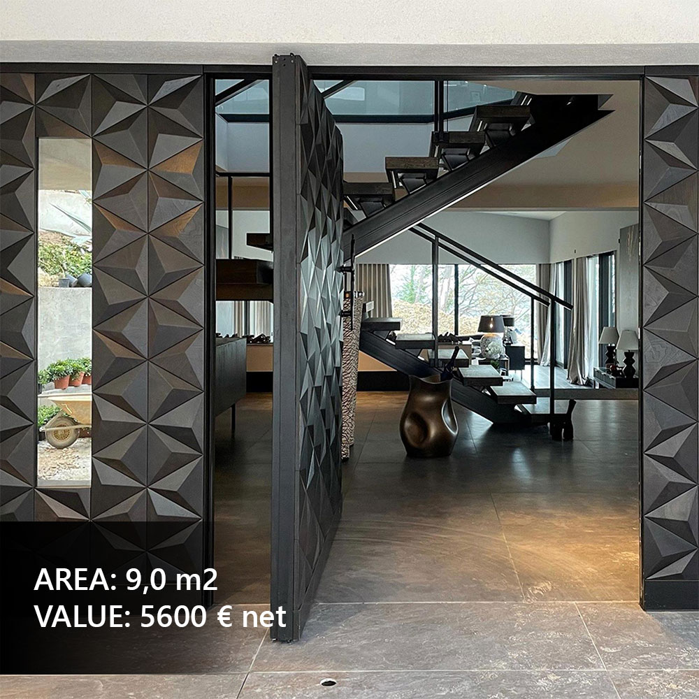 Moderne Haustür in Schwarz mit dekorativen 3D-Holzpaneelen für ein luxuriöses Entree.