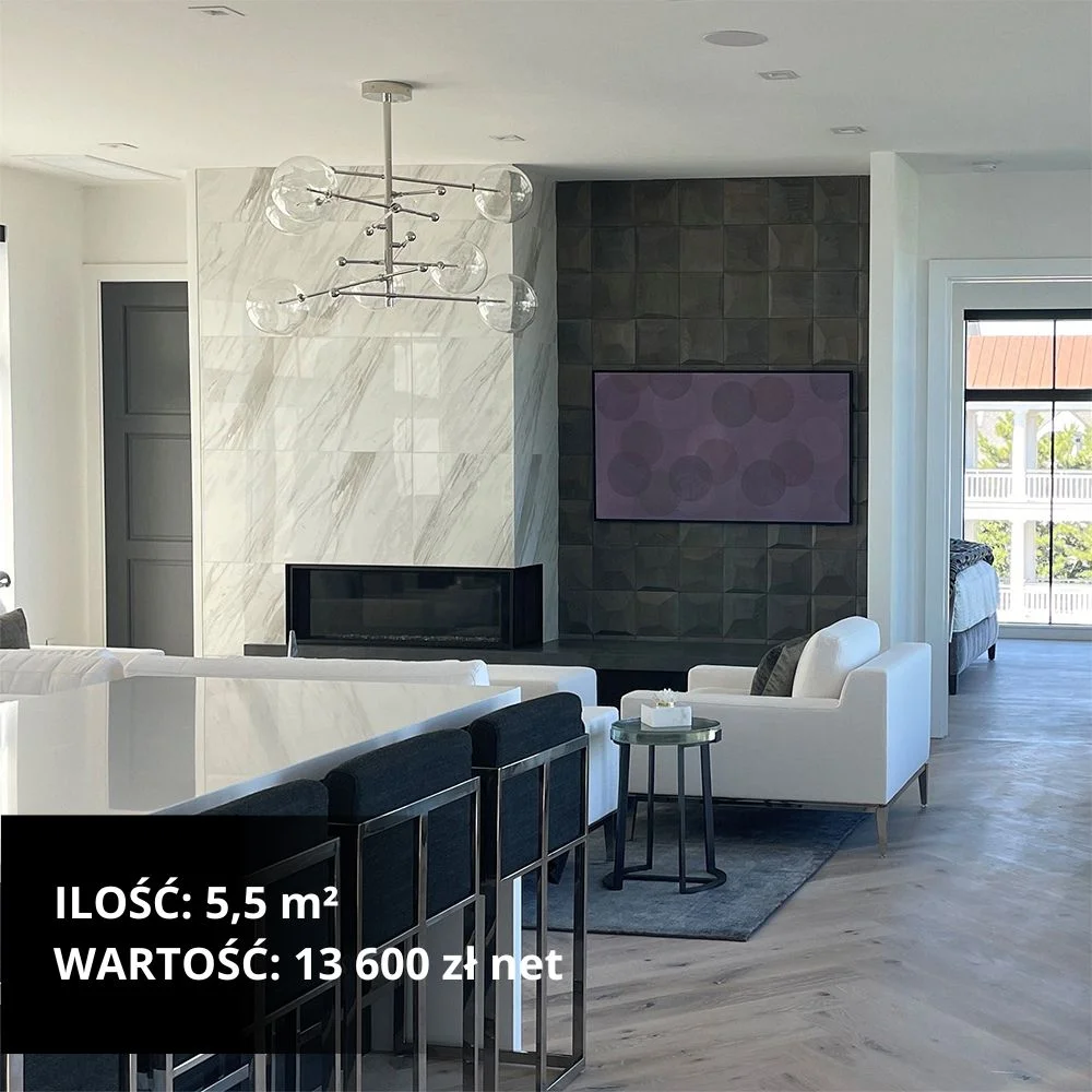 Minimalistyczna kuchnia i jadalnia z ciemną drewnianą ścianą akcentową i marmurowymi powierzchniami